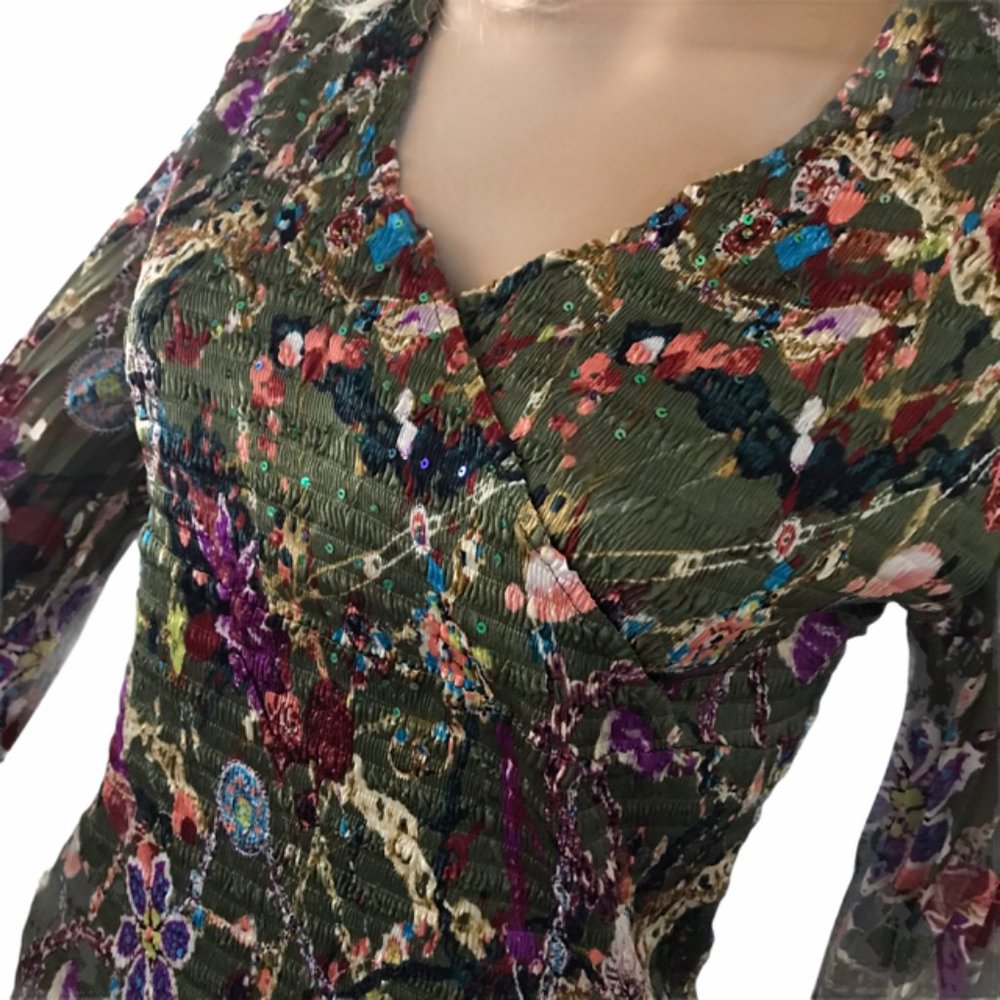 Le Caviar green floral crinkle stretch top M